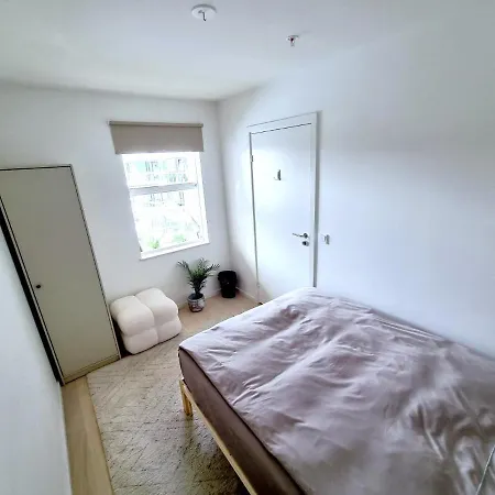 Private In Shared Modern - Hideaway