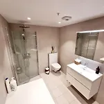 Private In Shared Modern - Hideaway *